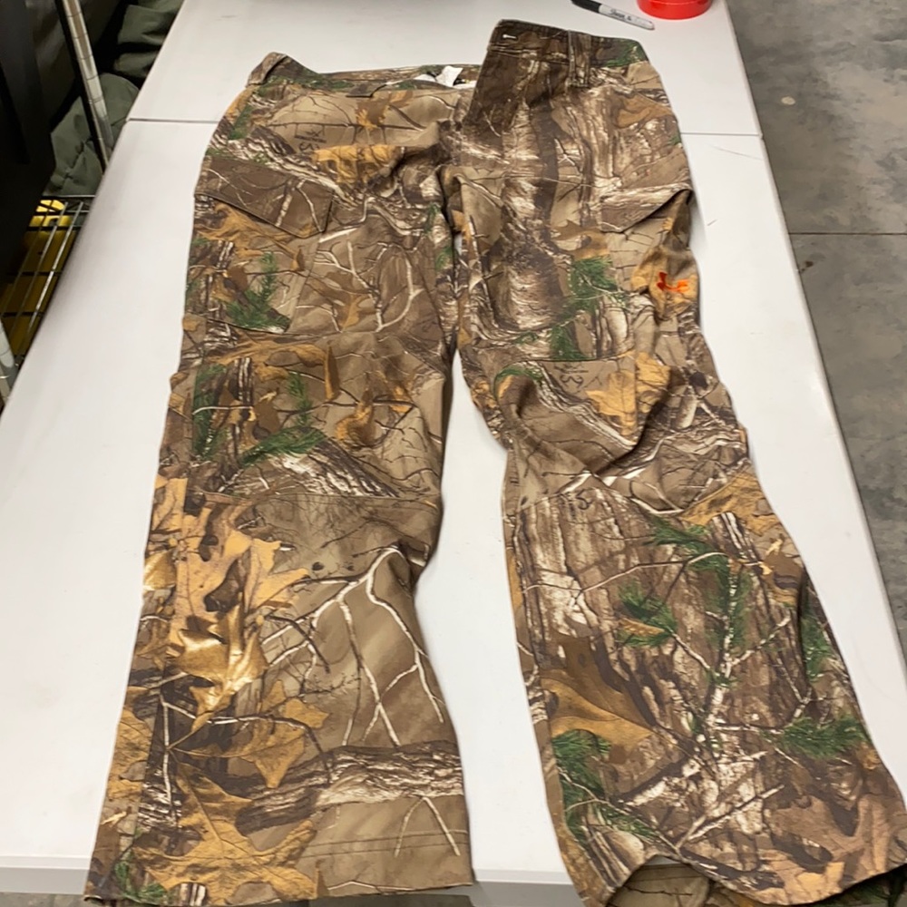Under armor  Camo hunting pants lightweight